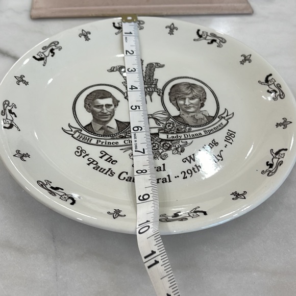 Royal Commemorative Plate - Picture 10 of 10